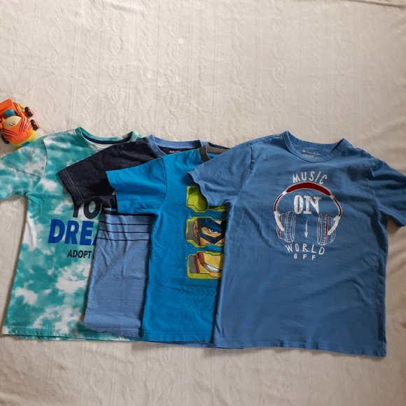 Other - 4×$10  Shirts   For Children  Size  M.